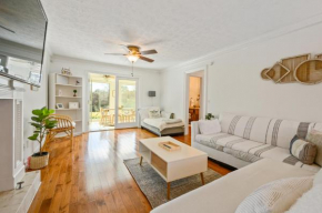 2 Story Home With Sunroom & Cozy Deck Close To KSU